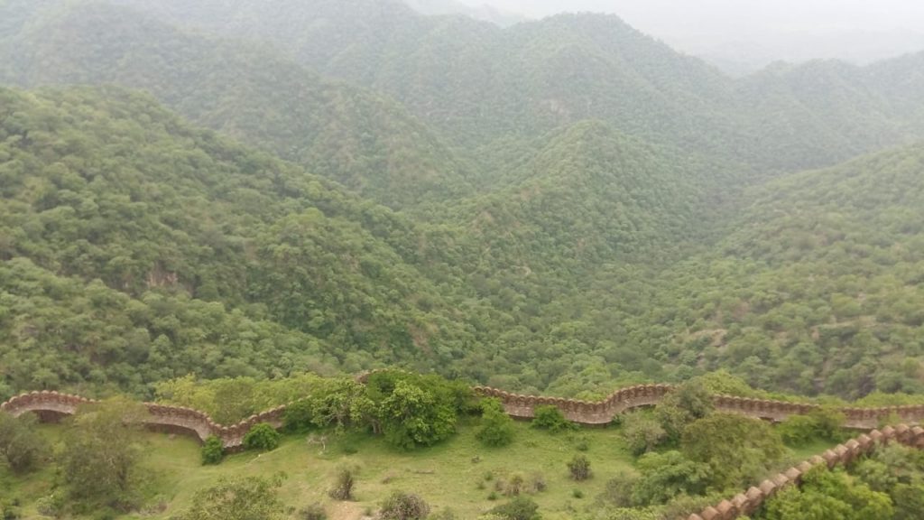 The wall of Kumbhalgarh fort