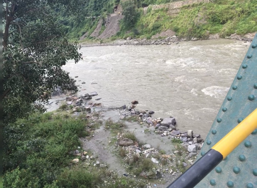 Mussoorie: Road from Chandigarh to the hills (2) 7 Yamuna river near Mussoorie